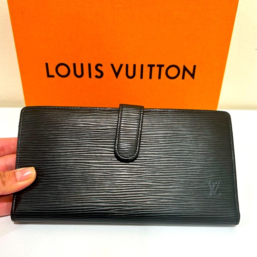 Louis Vuitton Epi Long Viennois Continental in Pristine Condition